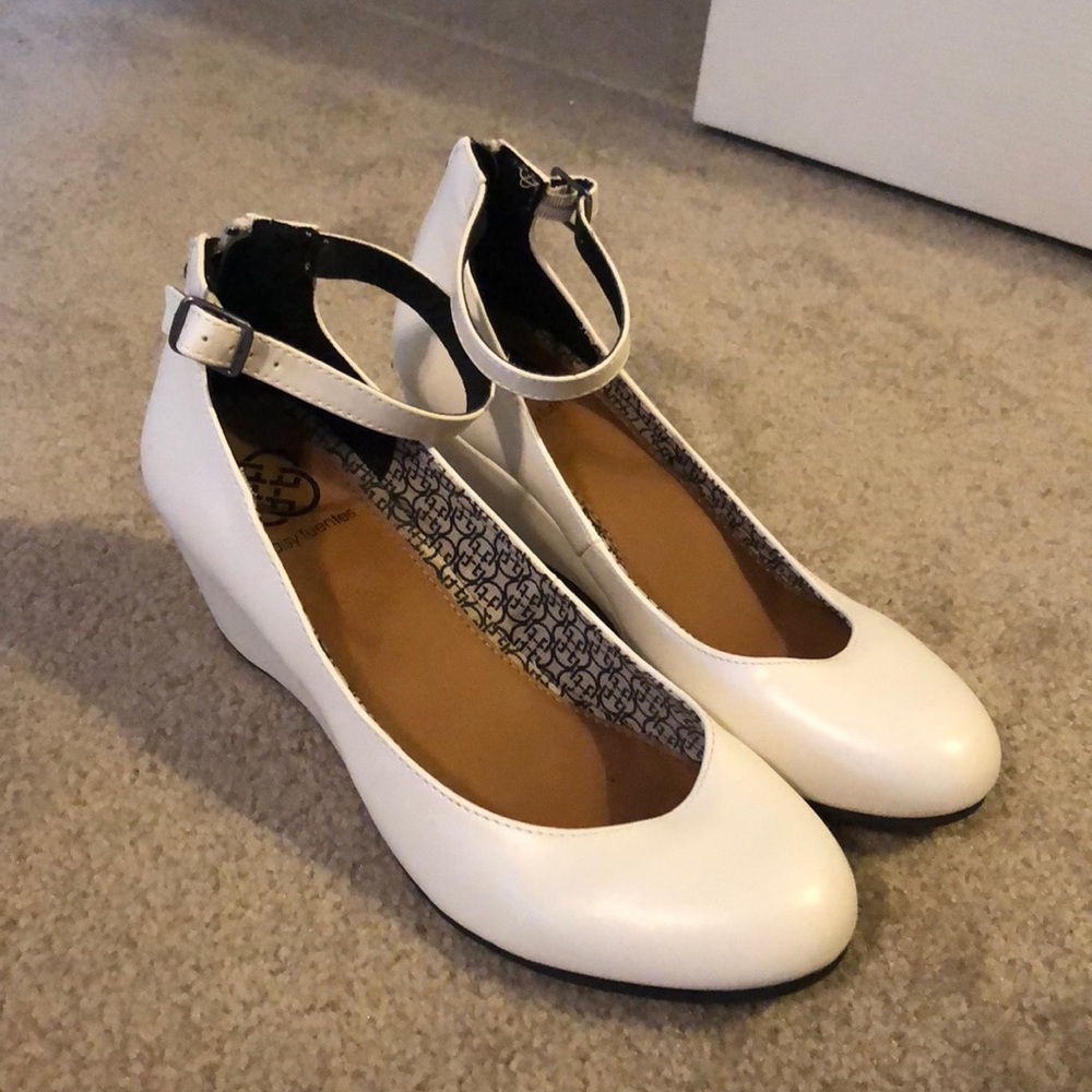 White wedges